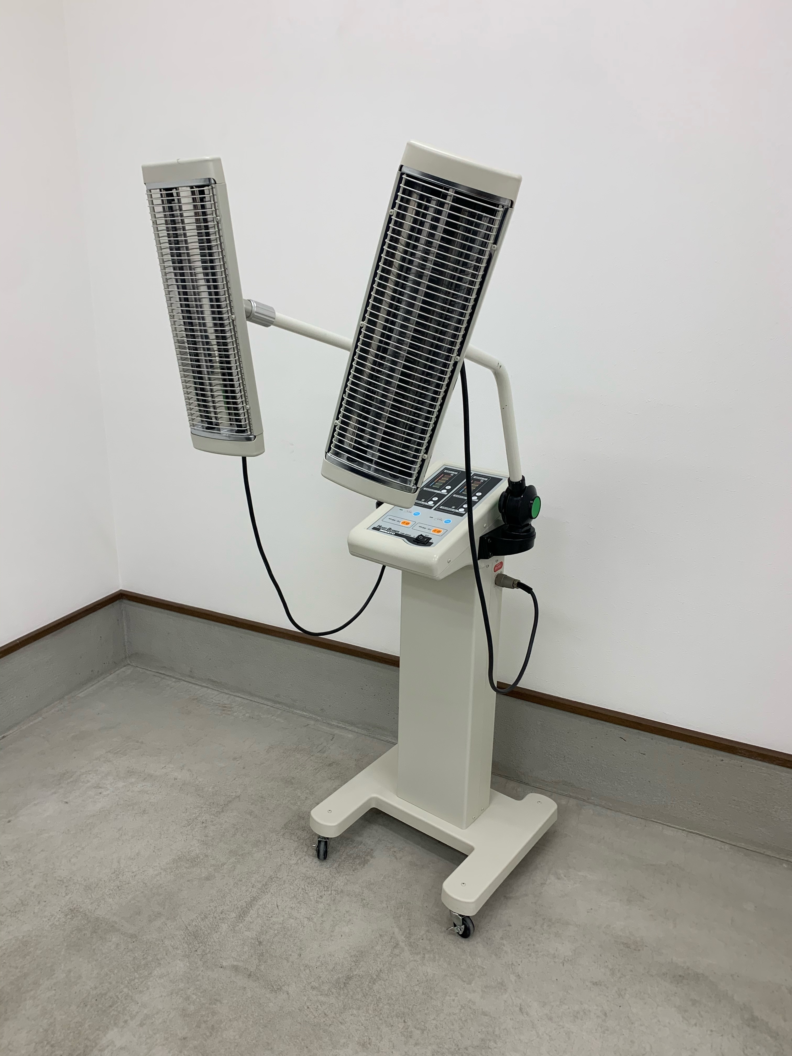 遠赤外線治療器 ミナト医科学株式会社 中古医療機器など優良な医療機器の販売 買取ならケーズメディカル